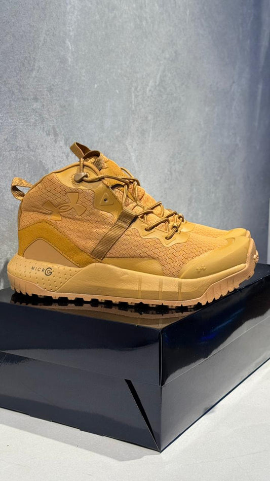 UNDER ARMOUR BOTA CARAMELO