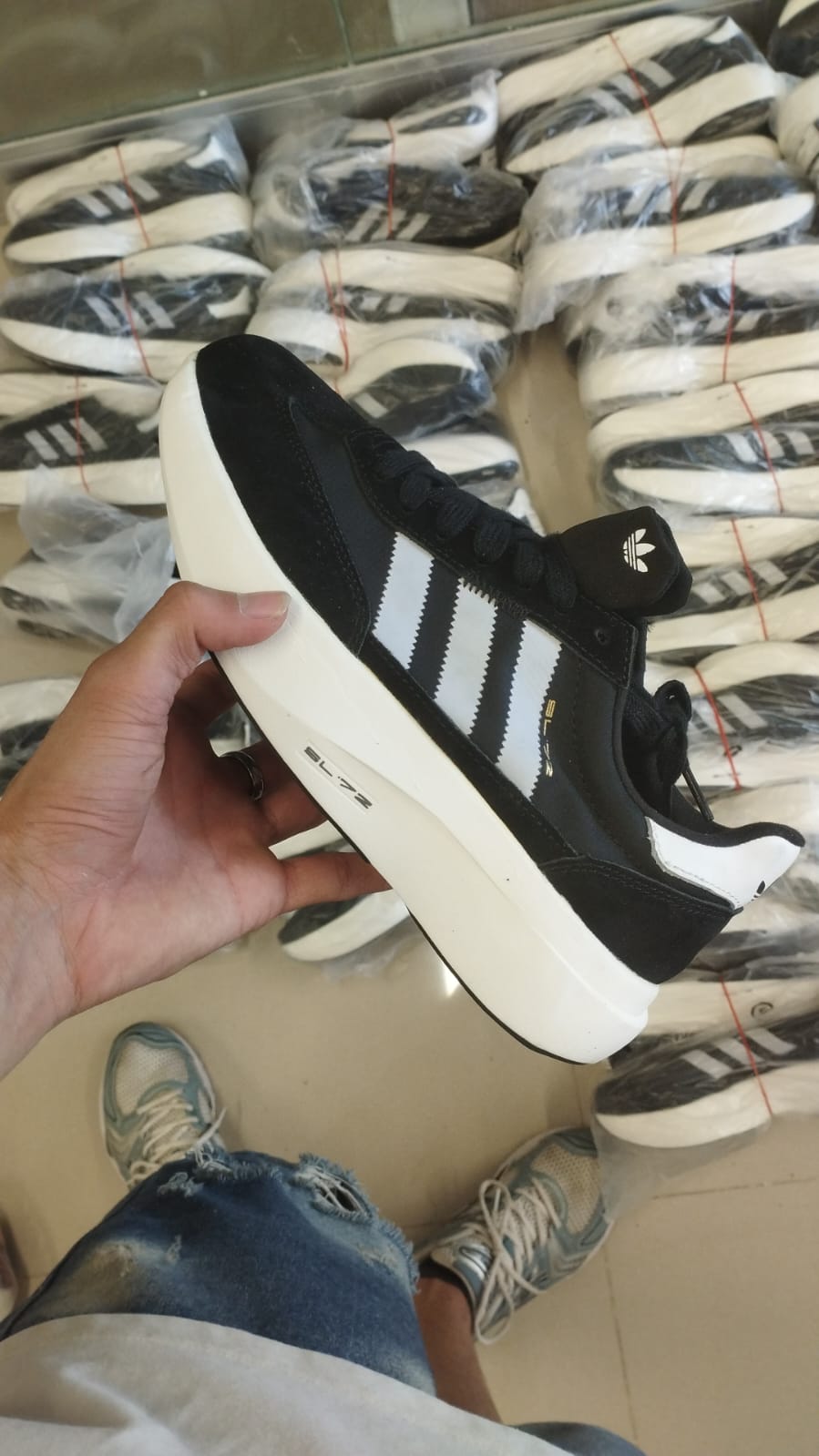 ADIDAS SL72 NEGRO BLANCO