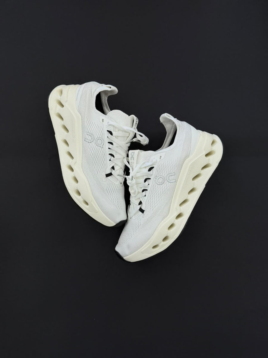 on cloudtec running blanco