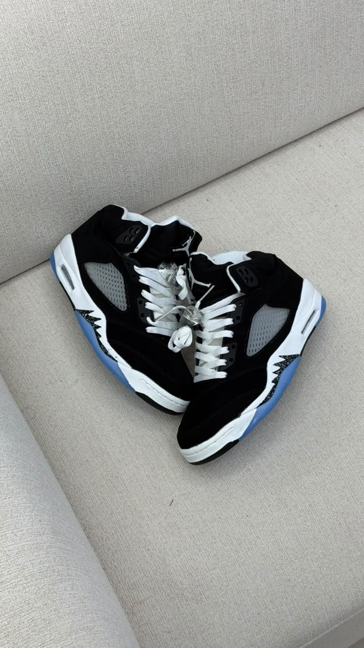 JORDAN RETRO 5 BLACK CAROLINA