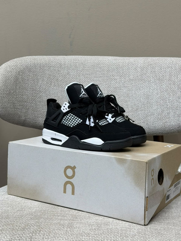 RETRO 4 NEGRA BLANCA NIÑOS
