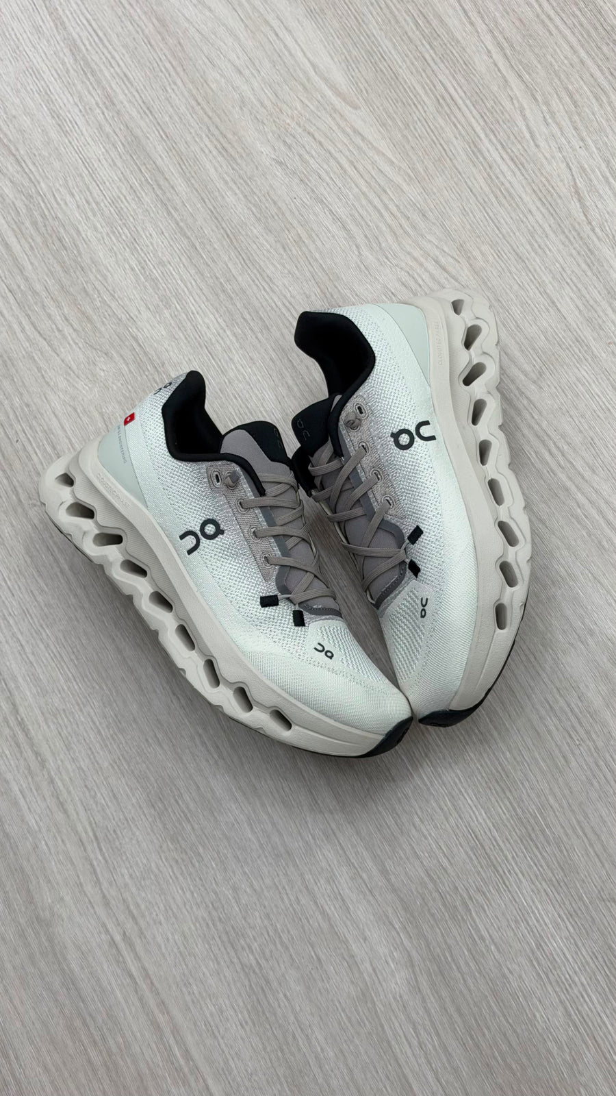 ON CLOUD NUDE GRIS