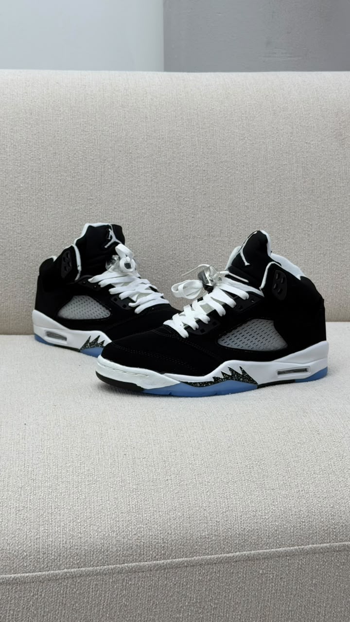 JORDAN RETRO 5 BLACK CAROLINA