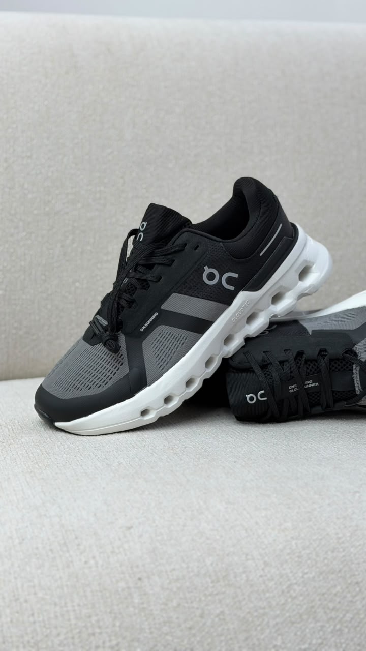 ON CLOUD CLASICO GRIS NEGRO BLANCO