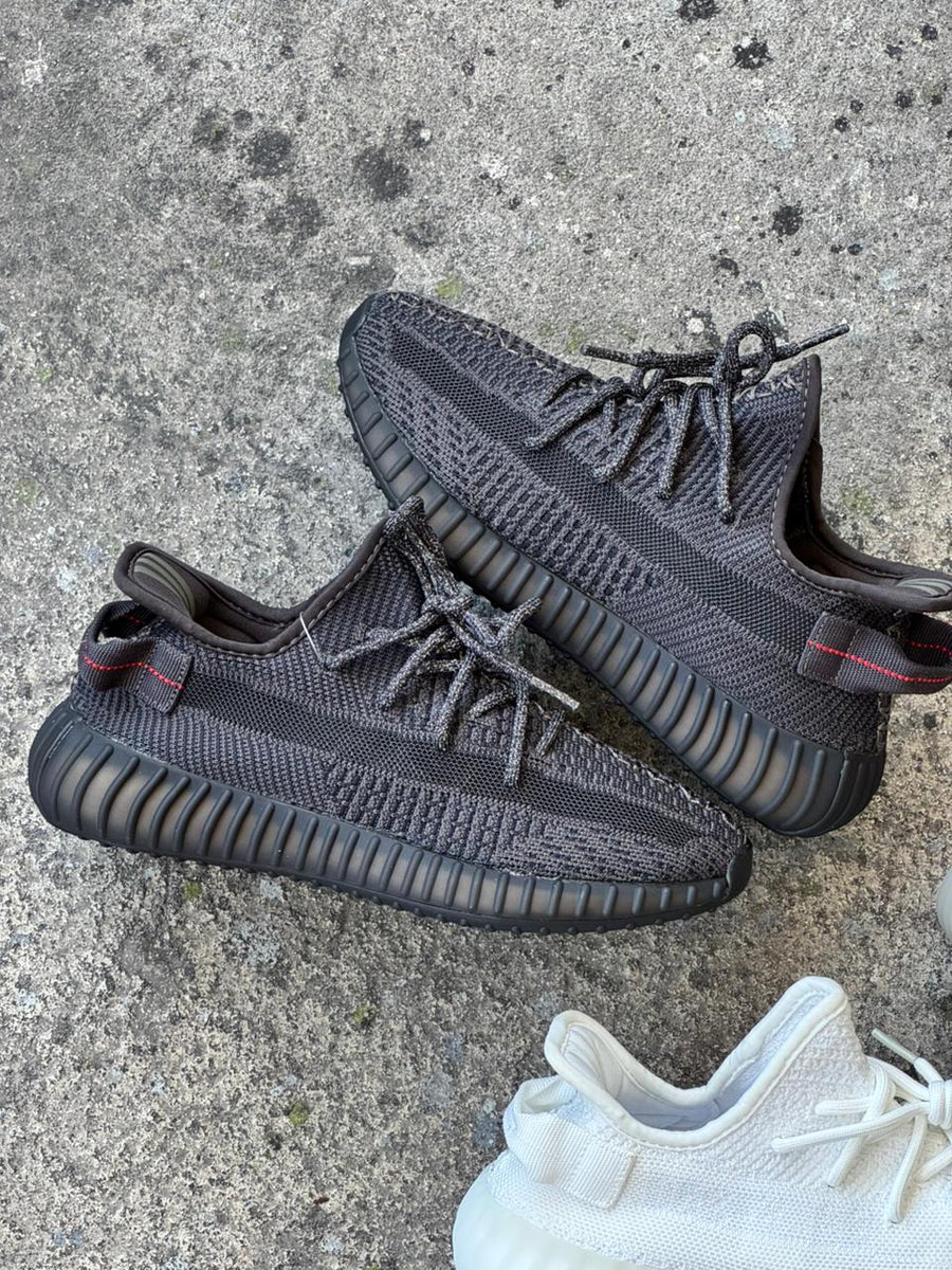 YEEZY 350 NEGRO