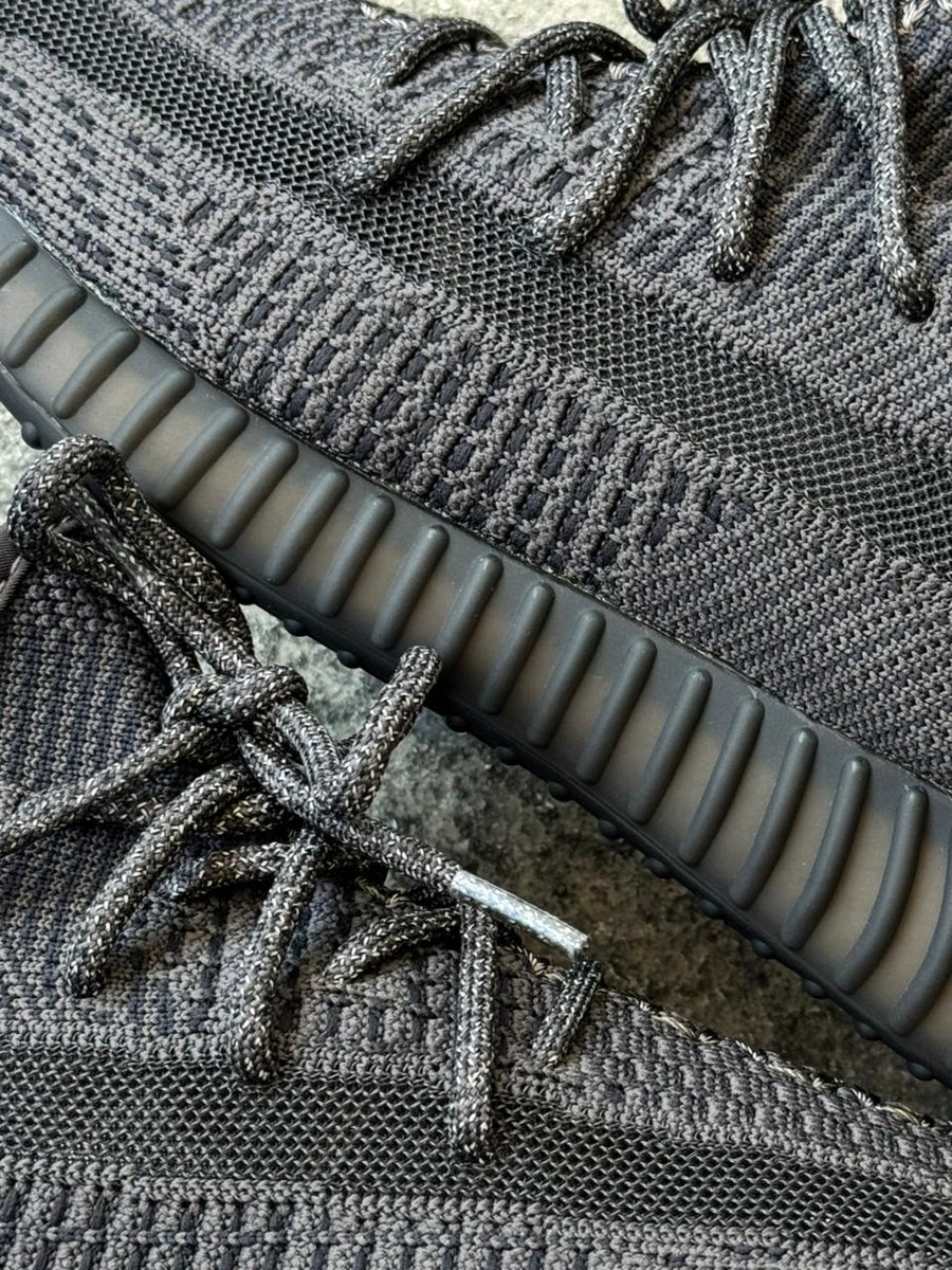 YEEZY 350 NEGRO