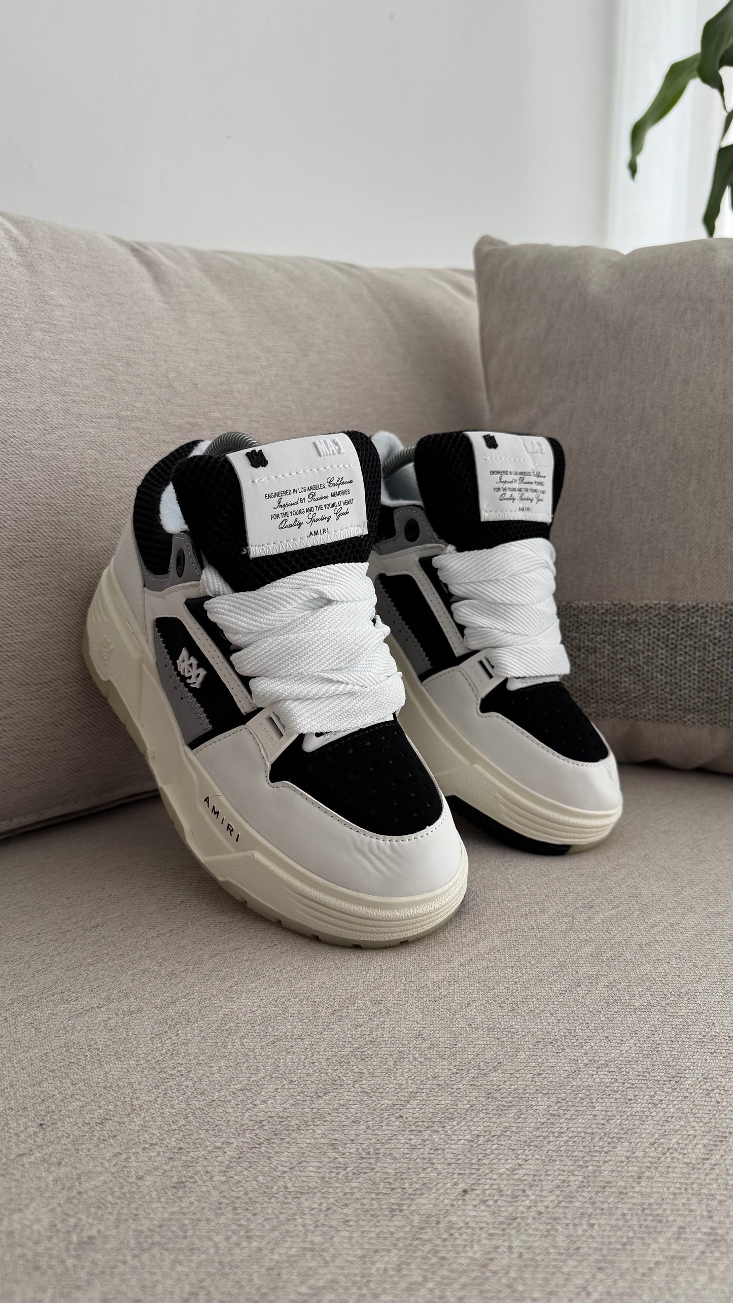 AMIRI CLASICO BLANCO NEGRO