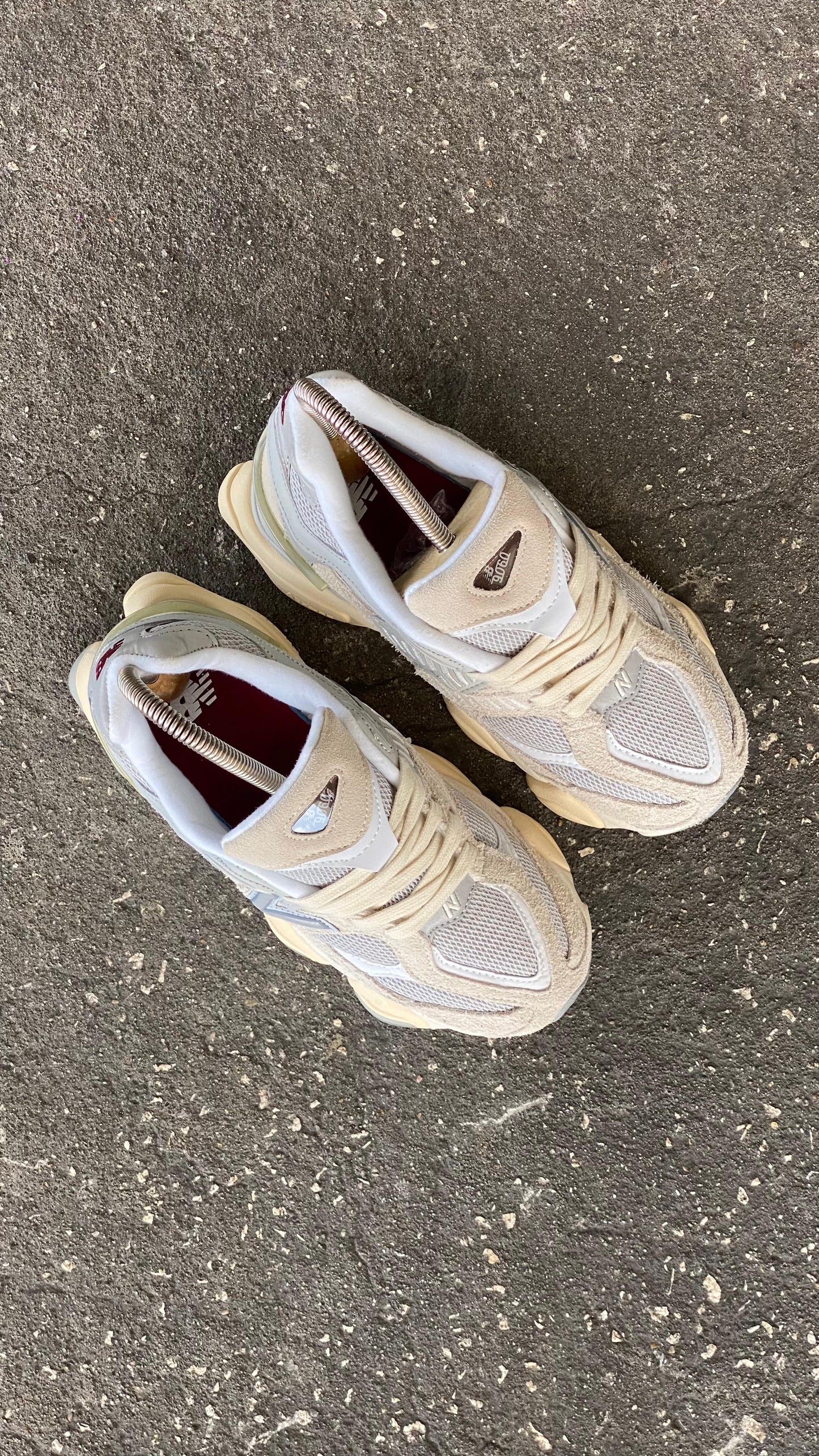 NEW BALANCE 9060 BEIGE GAMUZA