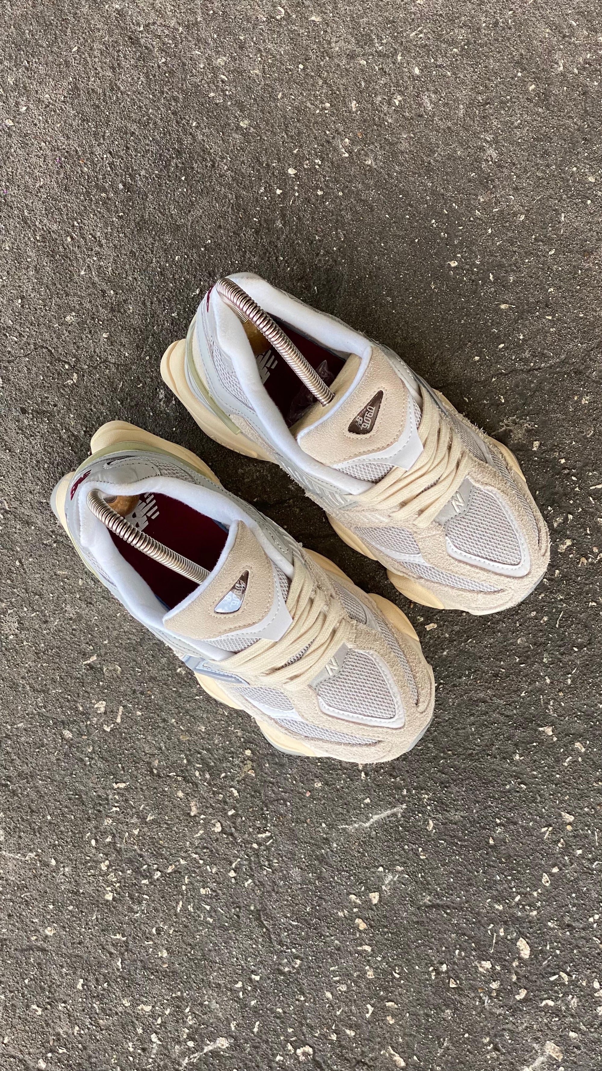 NEW BALANCE 9060 BEIGE GAMUZA