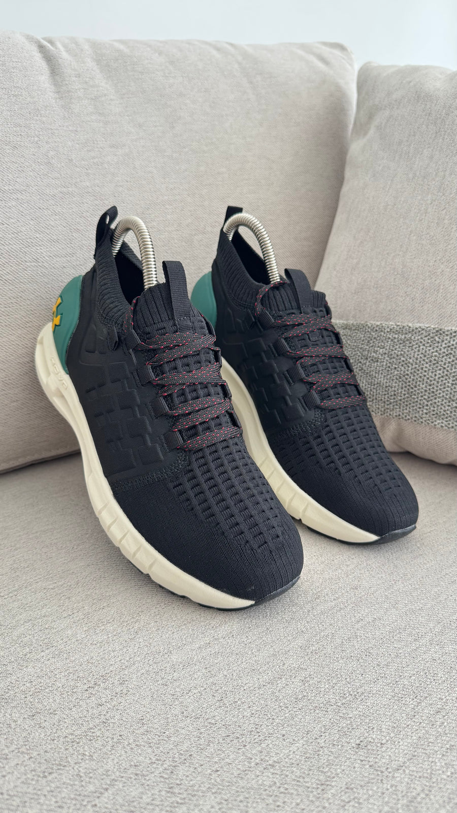 UNDER ARMOUR TENIS NEGRO VERDE