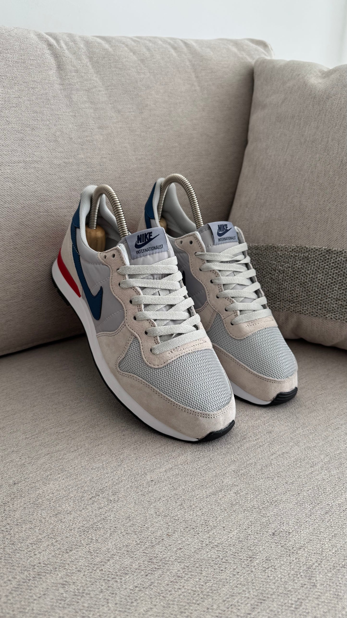 NIKE INTERNACIONAL BEIGE AZUL