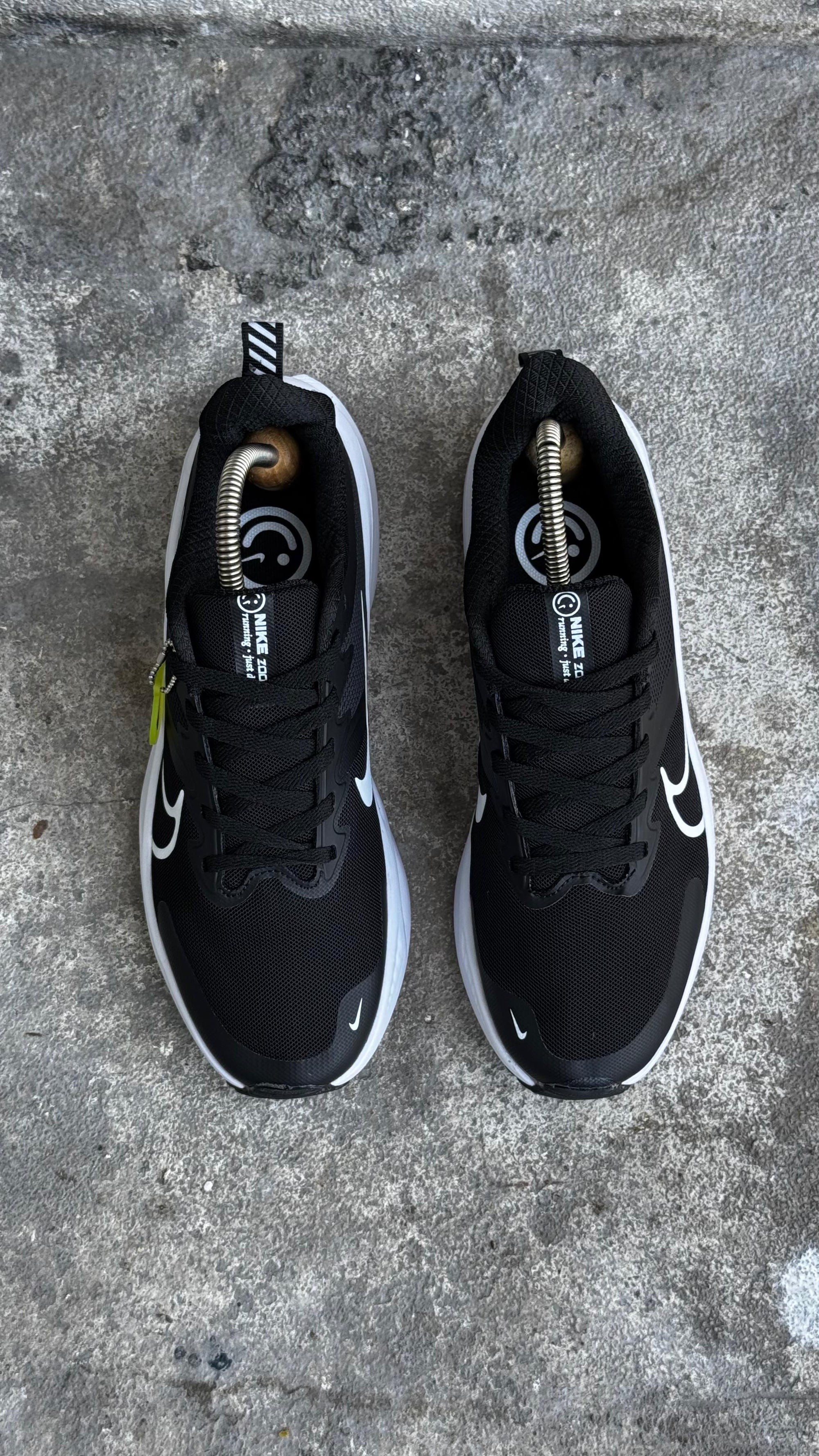 NIKE ZOOM CARITA NEGRO