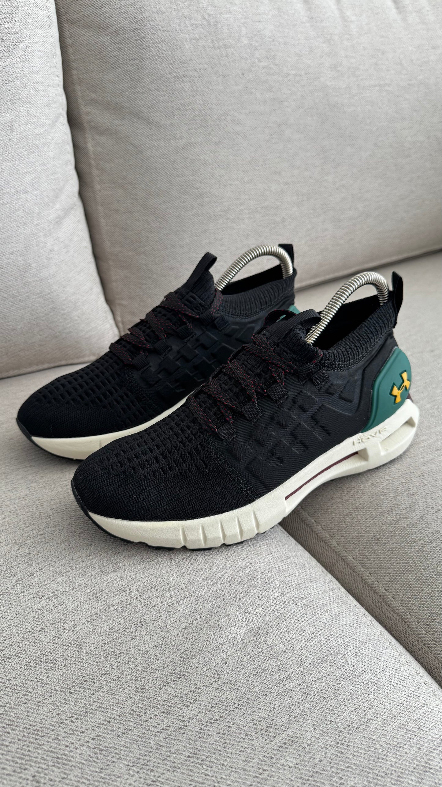 UNDER ARMOUR TENIS NEGRO VERDE