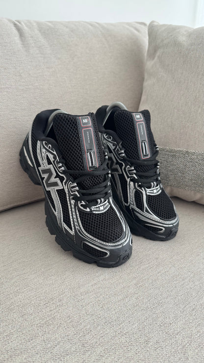 NEW BALANCE 740 NEGRA PLATA