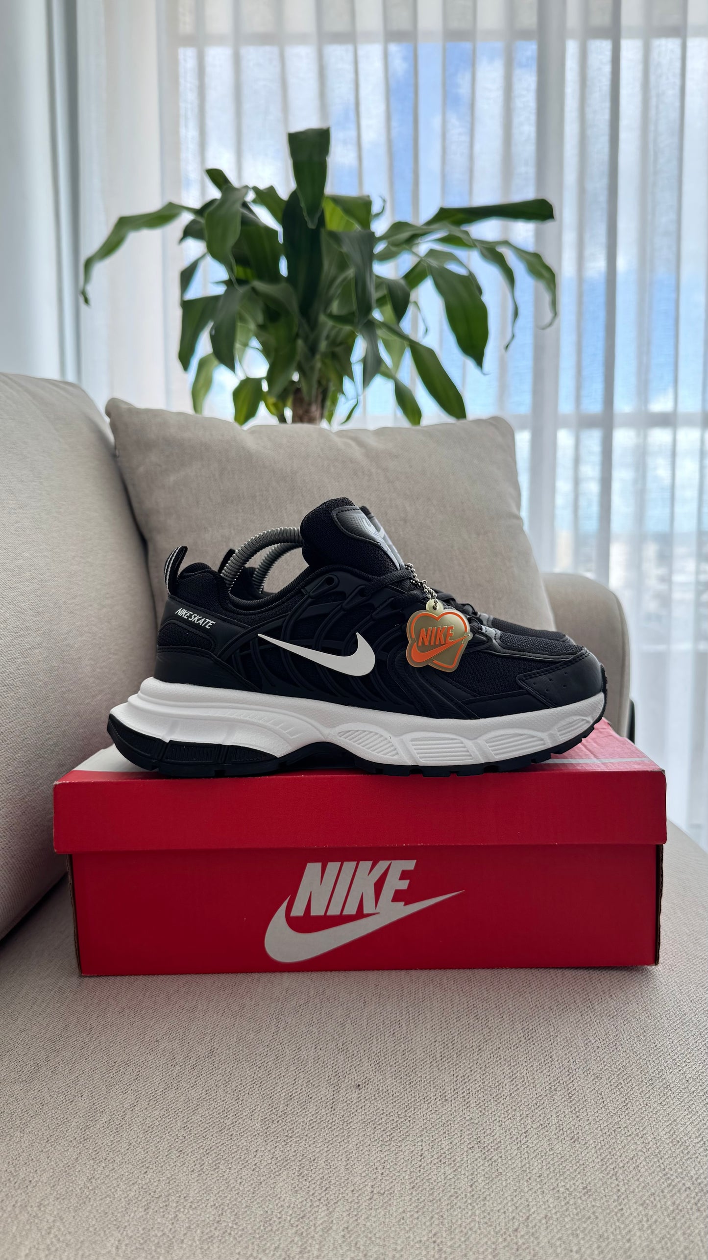 NIKE SKATE NEGRO BLANCO