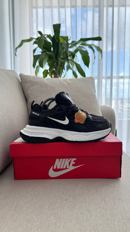 NIKE SKATE NEGRO BLANCO