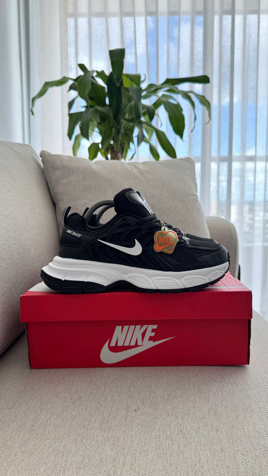 NIKE SKATE NEGRO BLANCO