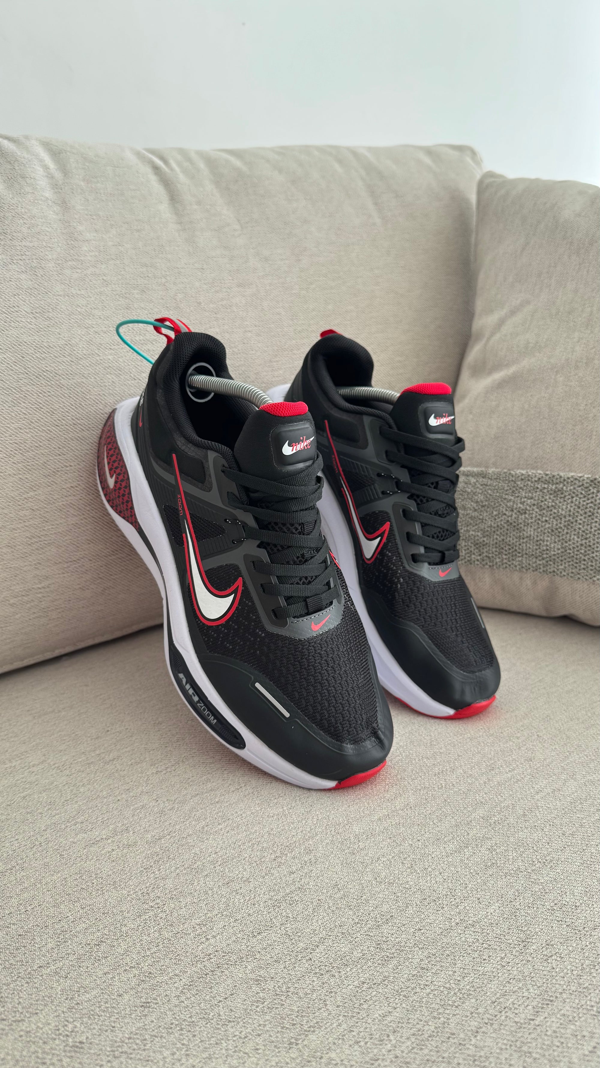 NIKE TENIS NEGRO ROJO PROMO