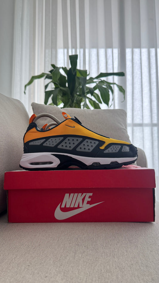 NIKE SUNDER NARANJA NEGRO