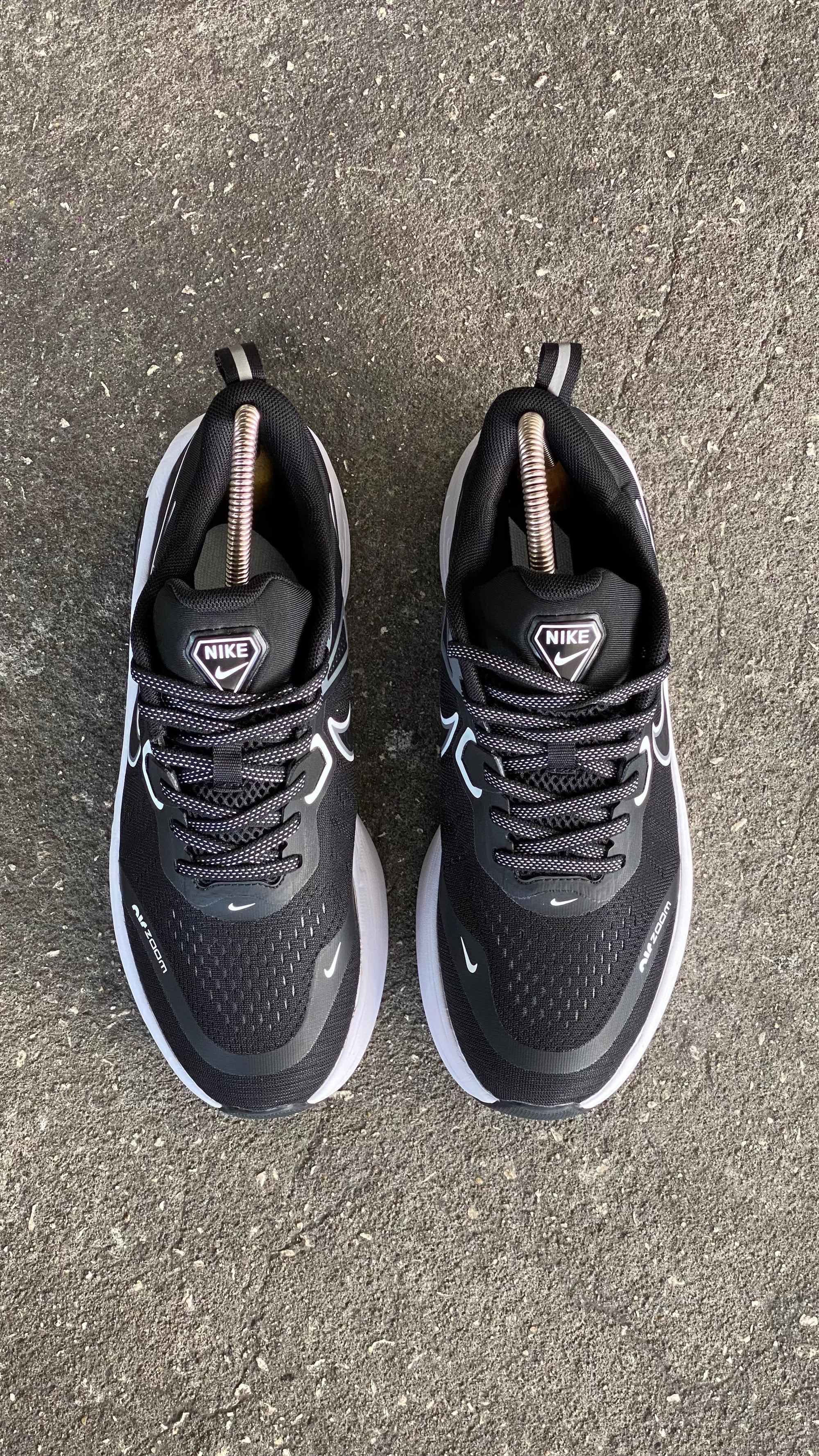 NIKE FREE RUN NEGRO BLANCO