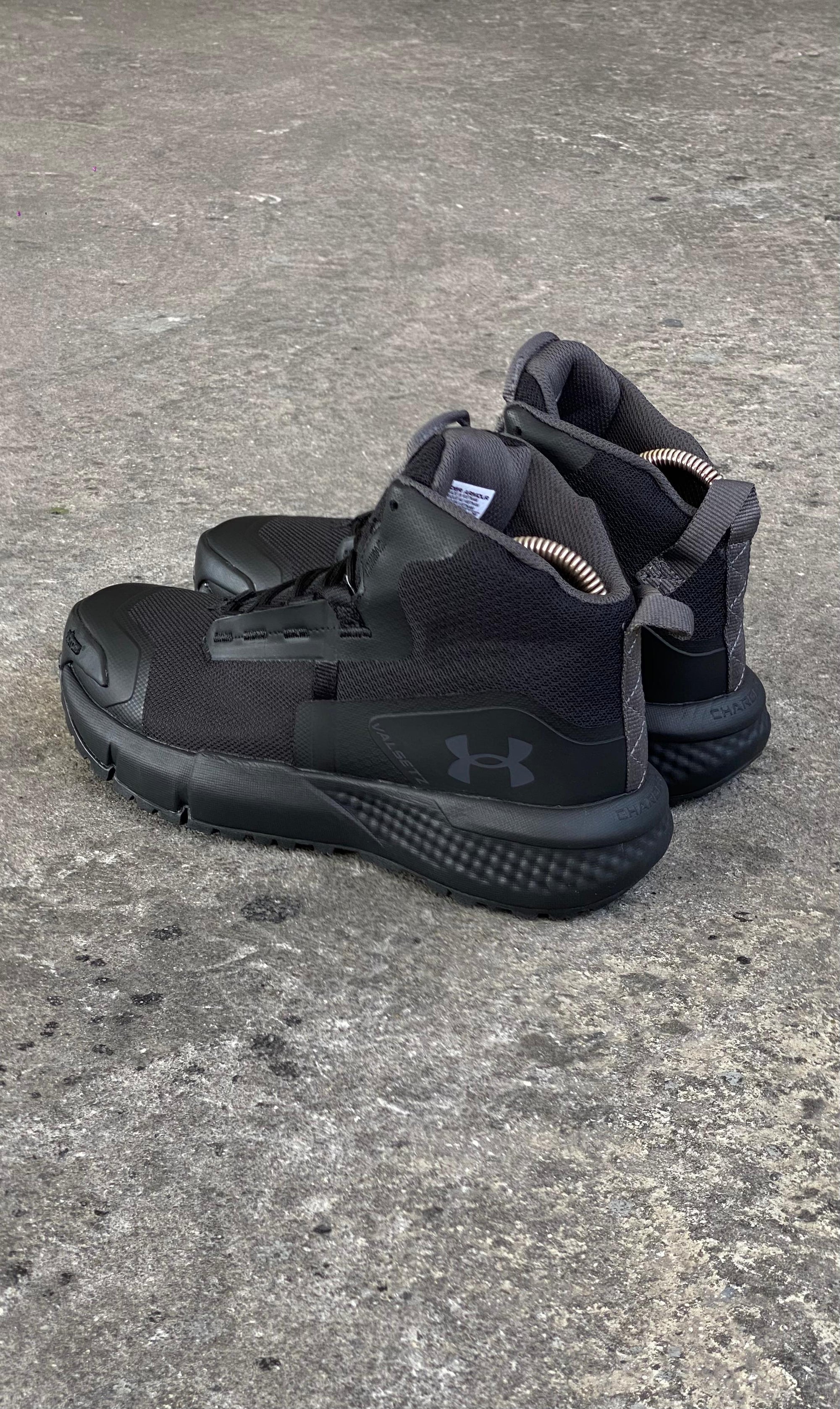 BOTA UNDER ARMOUR NEGRA CABALLERO