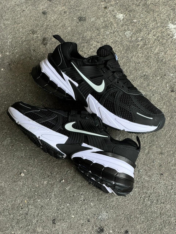 NIKE V2K NEGRO BLANCO