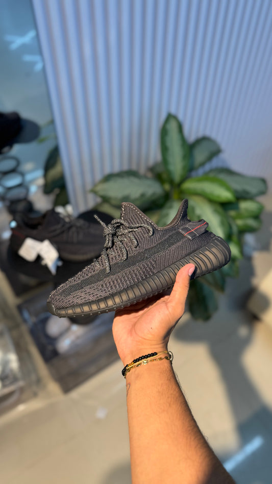 YEEZY 350 NEGRO