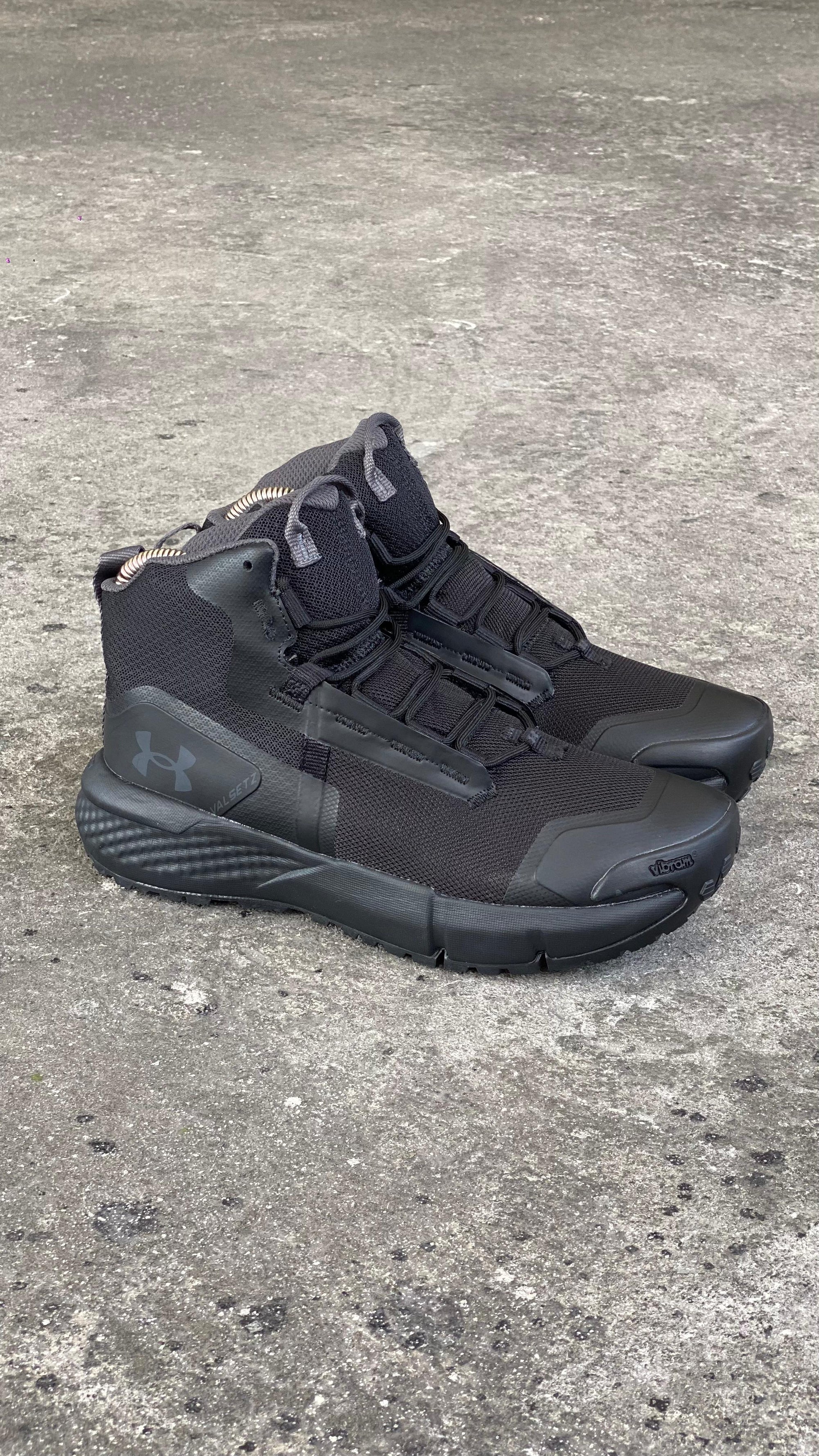 BOTA UNDER ARMOUR NEGRA CABALLERO