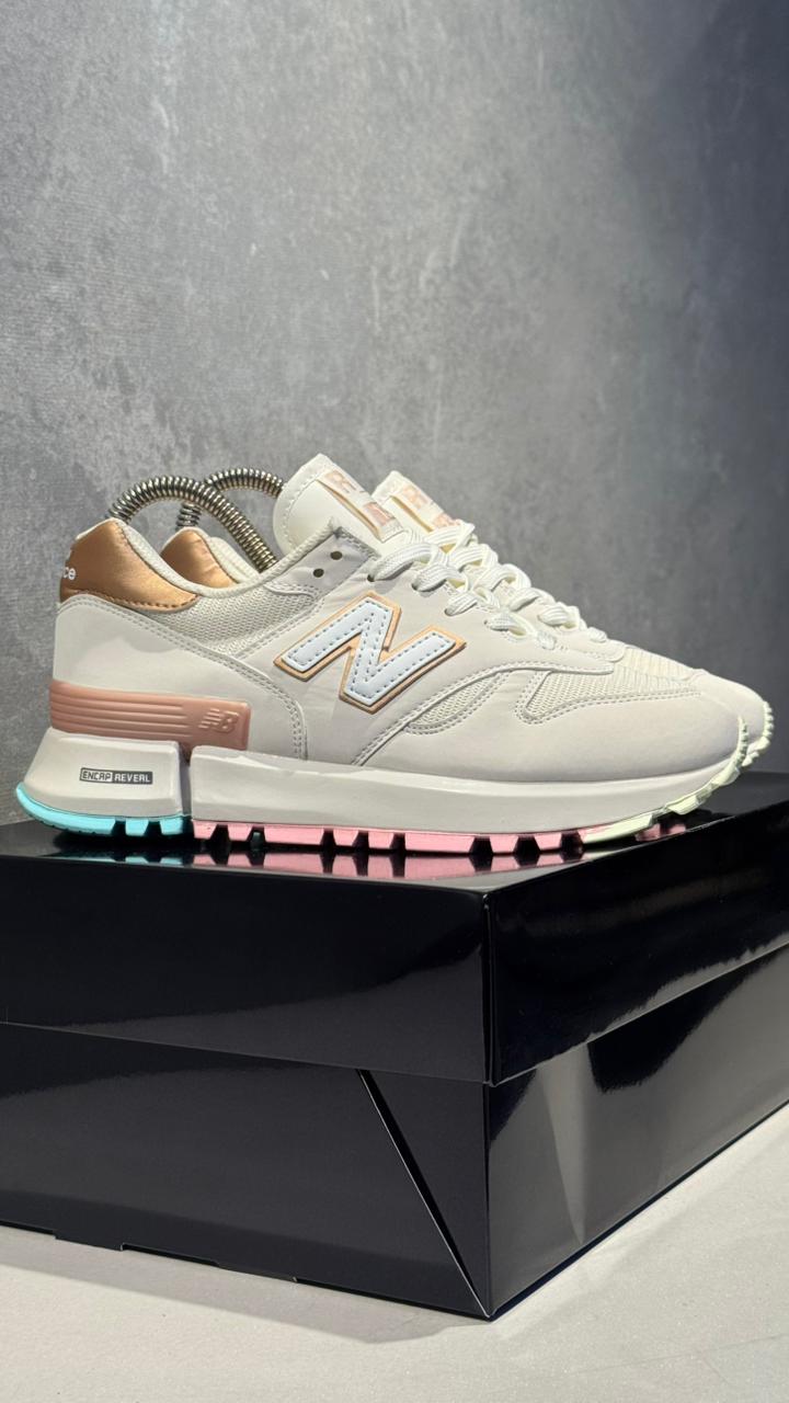NEW BALANCE 1300 BLANCO DORADO