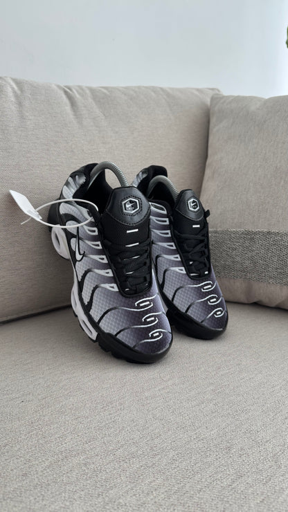 NIKE TN DIFUMINADO NEGRO BLANCO