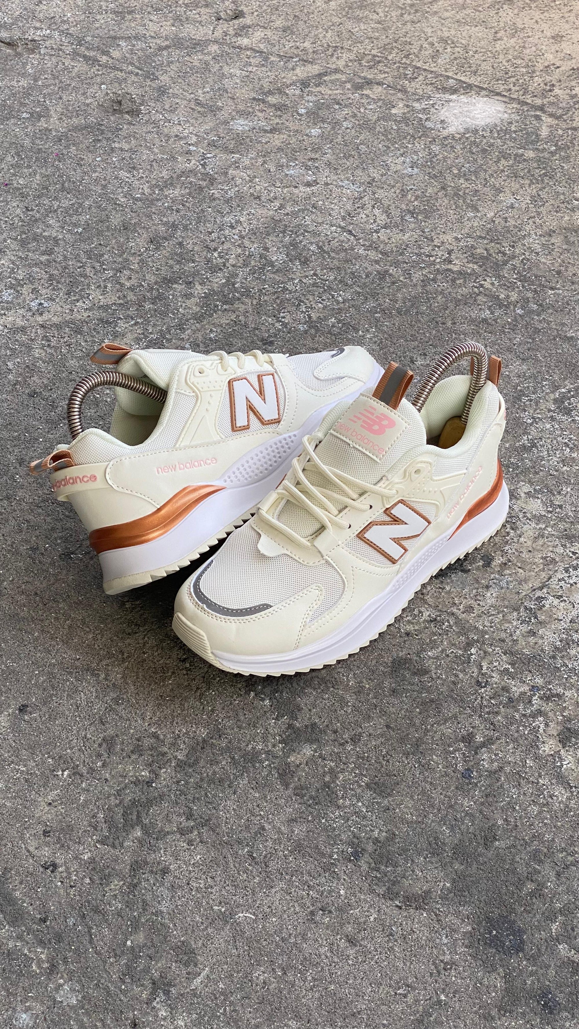 NEW BALANCE 999 BLANCO DORADO