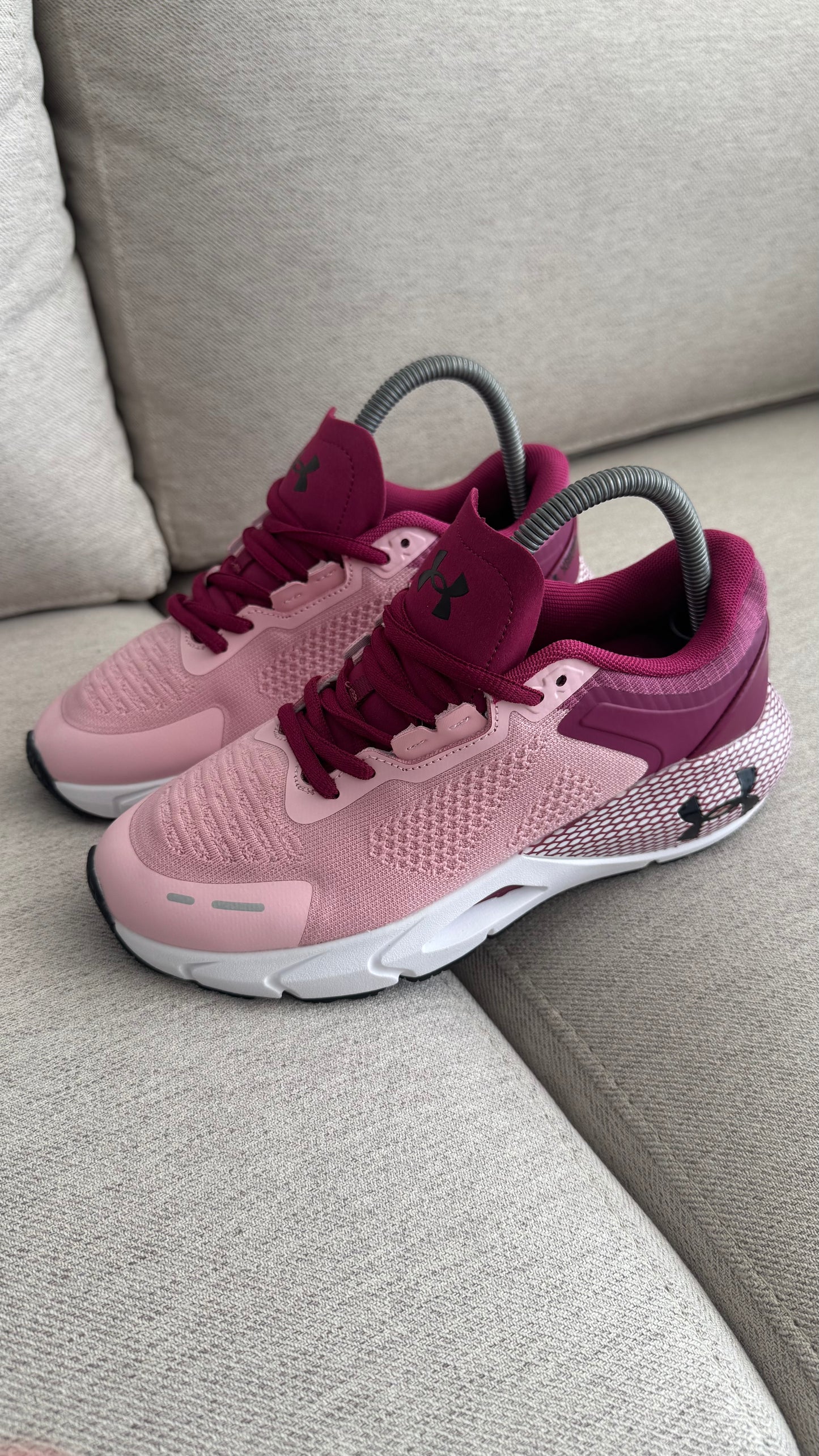 UNDER ARMOUR TENIS ROSADO ROSA