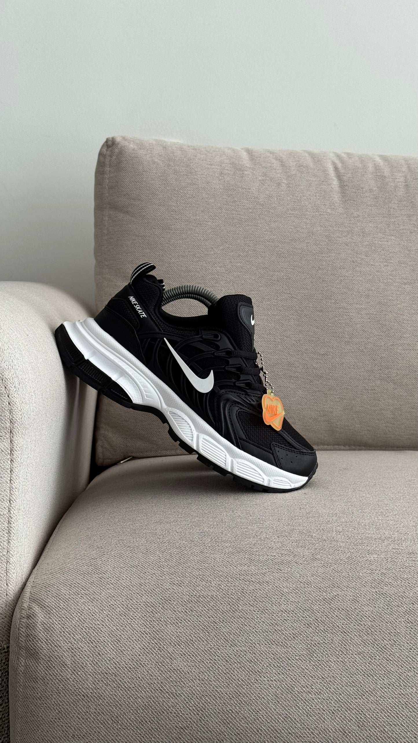 NIKE SKATE NEGRO BLANCO