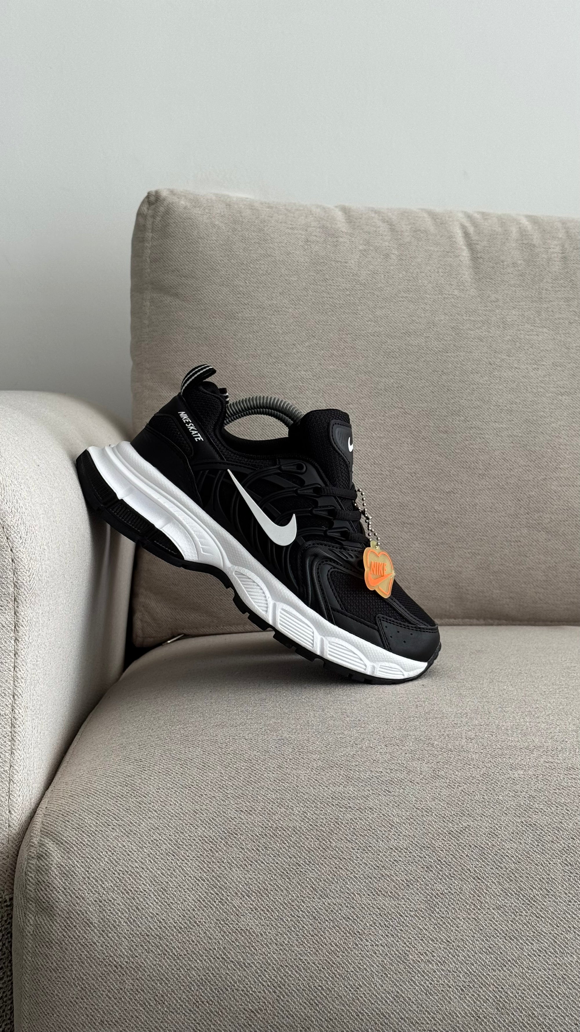 NIKE SKATE NEGRO BLANCO PROMO