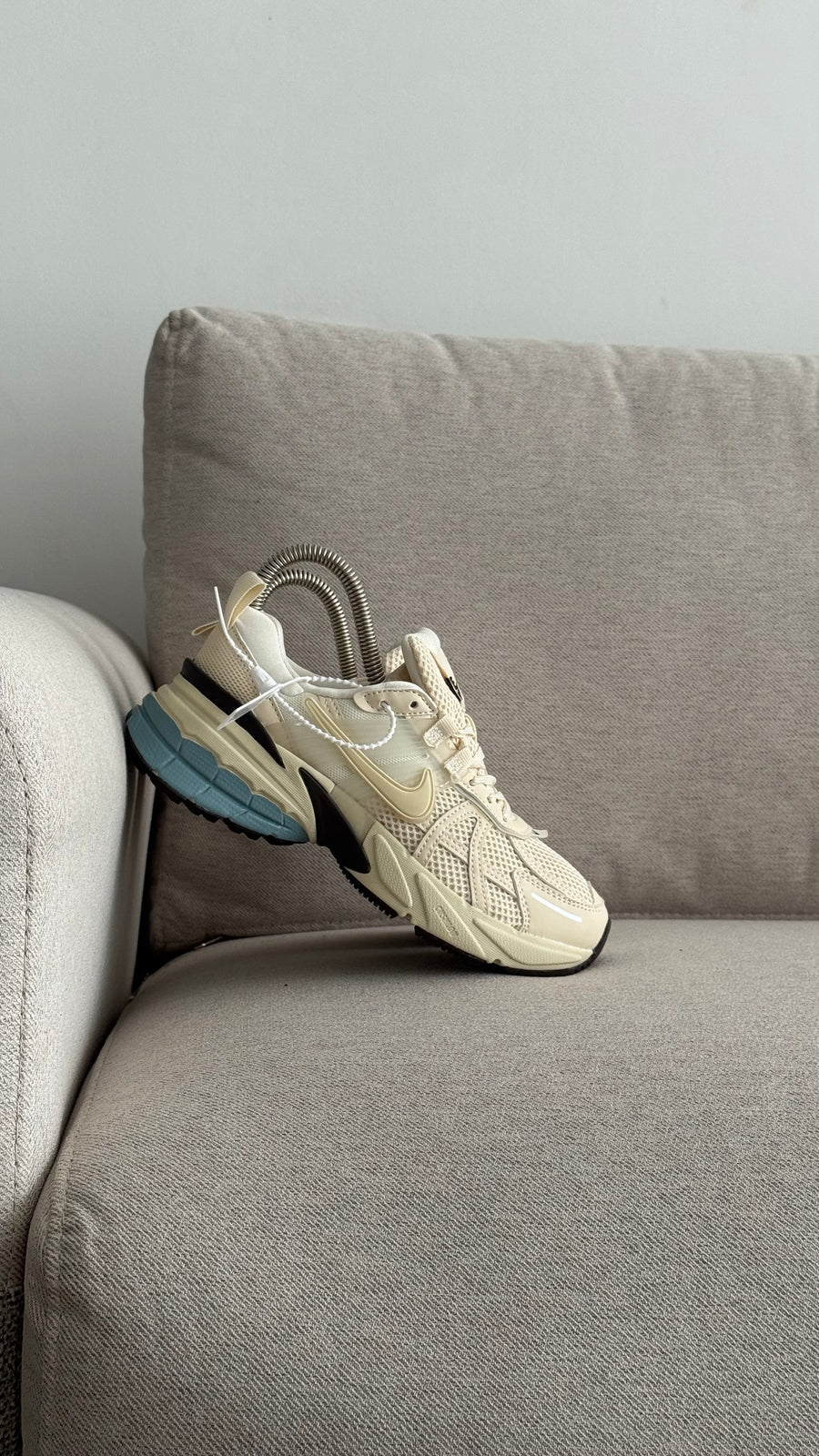 NIKE V2K BEIGE CREMA PROMO