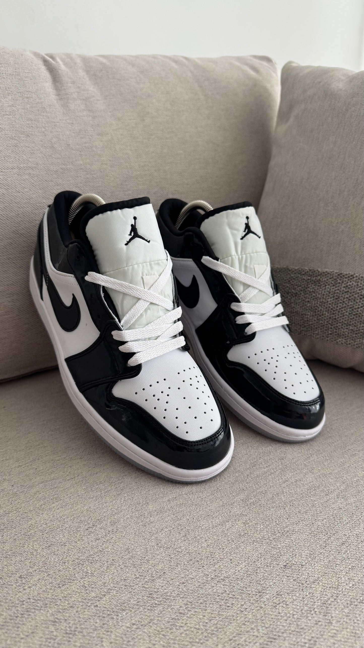 NIKE R1 CHAROL LOW JORDAN BLANCO NEGRO