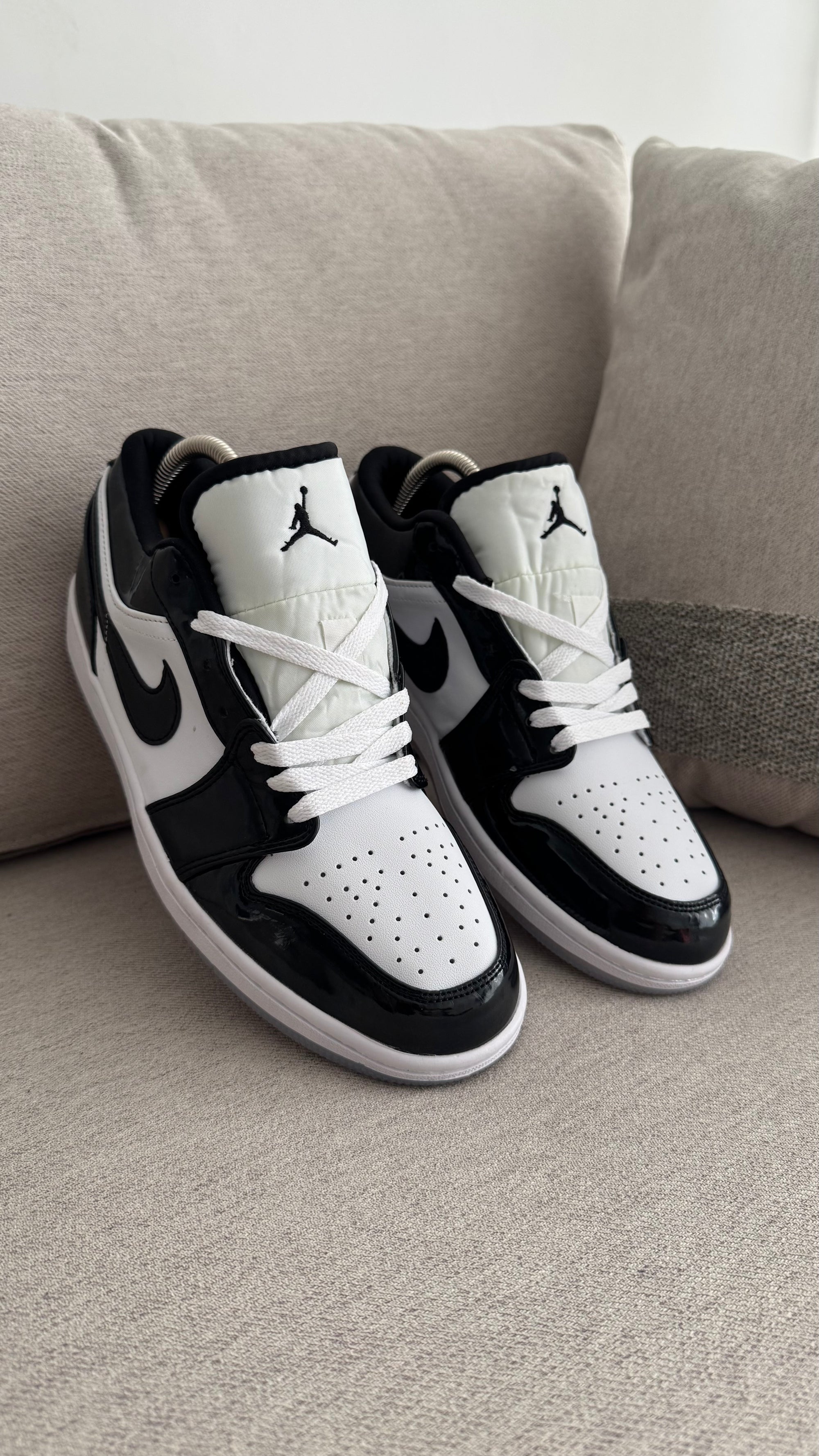 NIKE R1 CHAROL LOW JORDAN BLANCO NEGRO