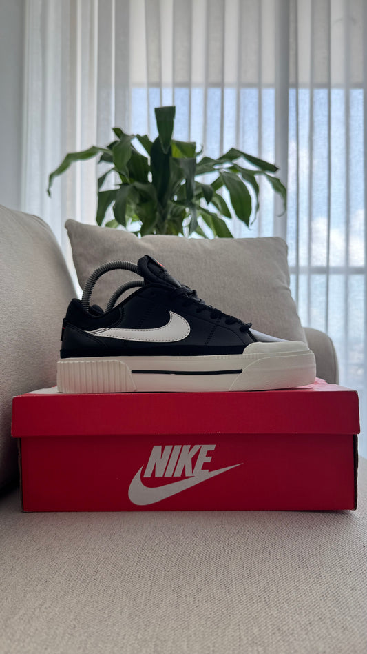 NIKE LEGACY NEGRO BLANCO