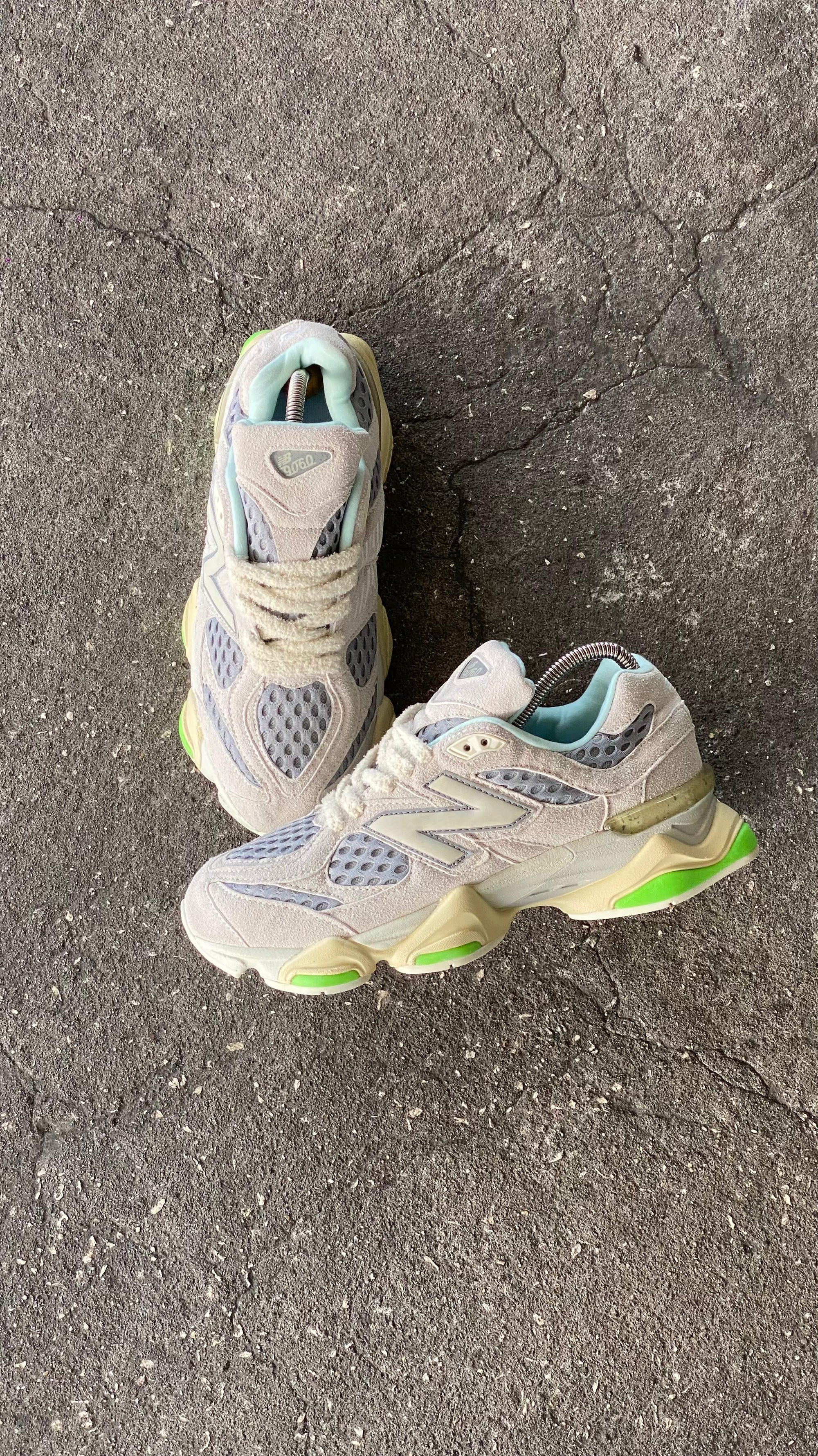 NEW BALANCE 9060 GRIS PRINT VERDE