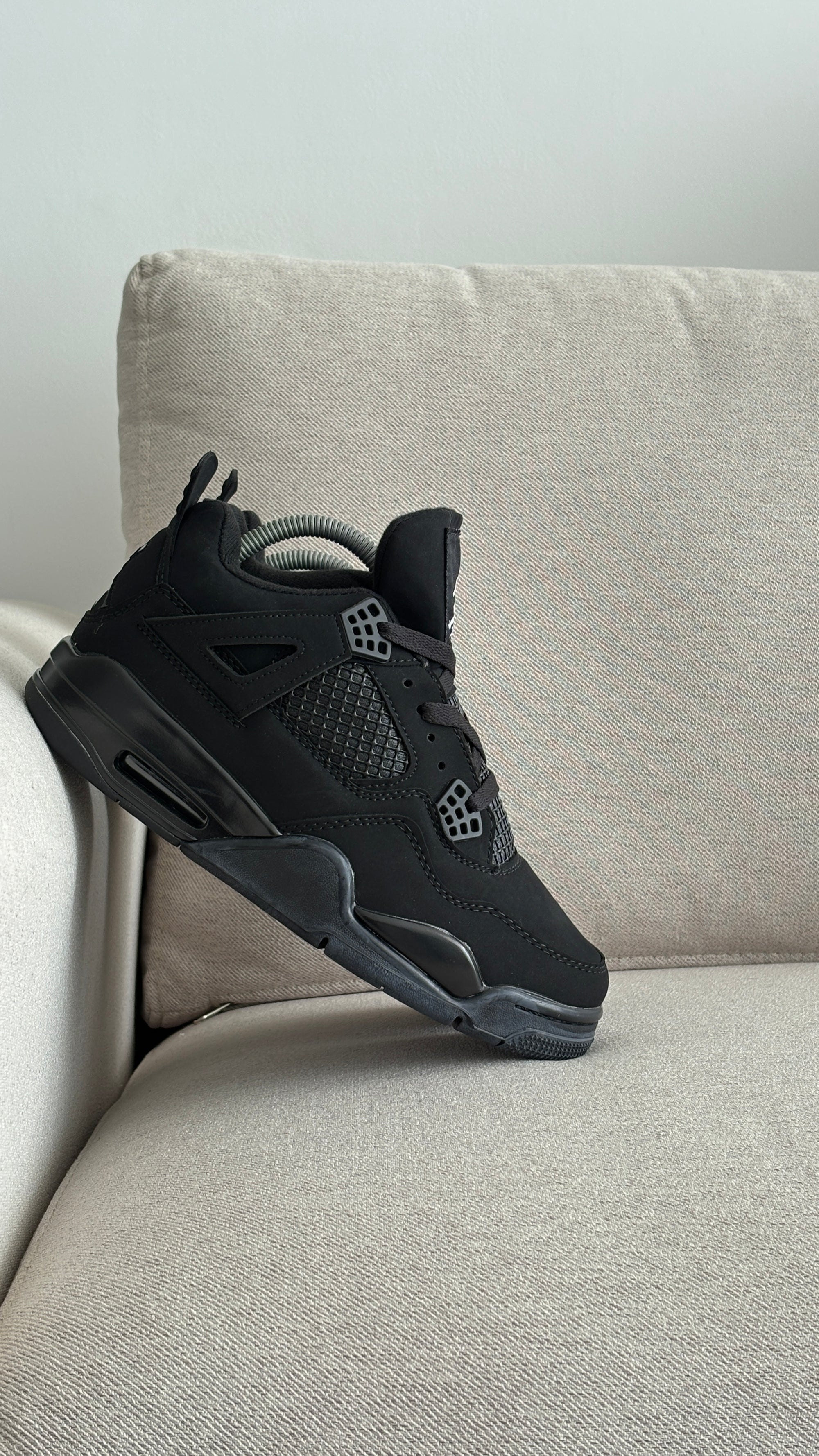 JORDAN RETRO 4 NEGRA