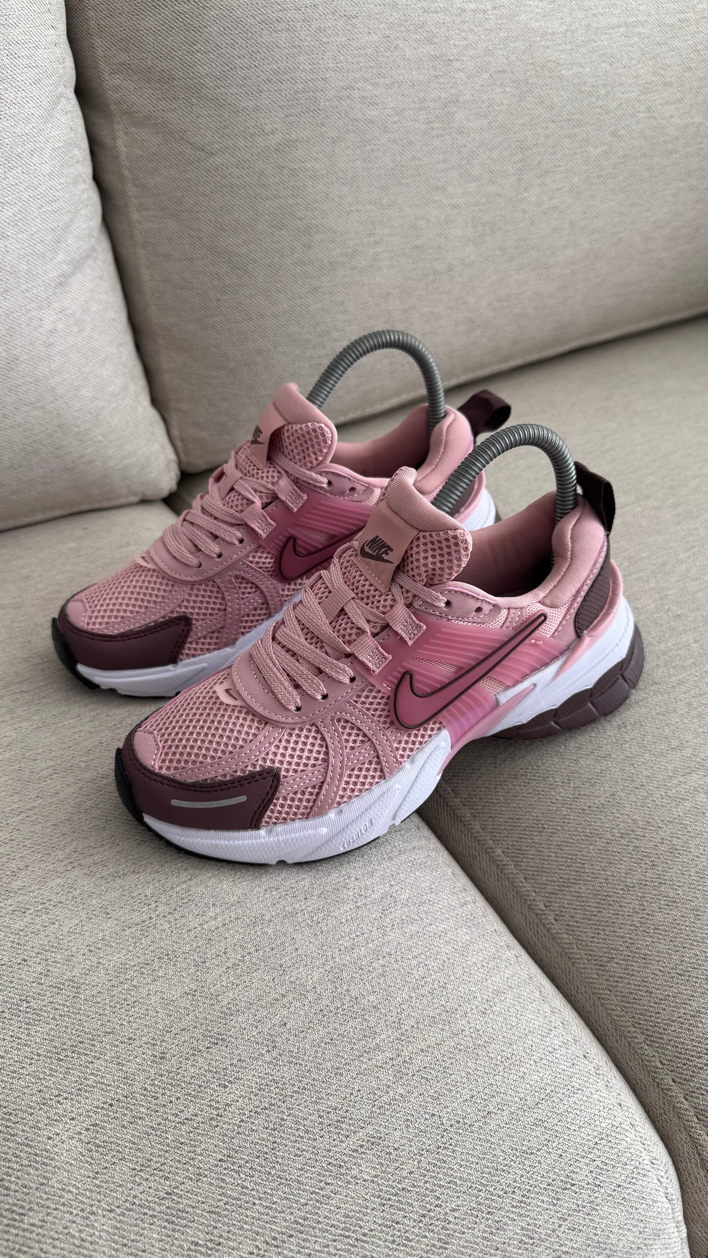 NIKE V2K ROSADO