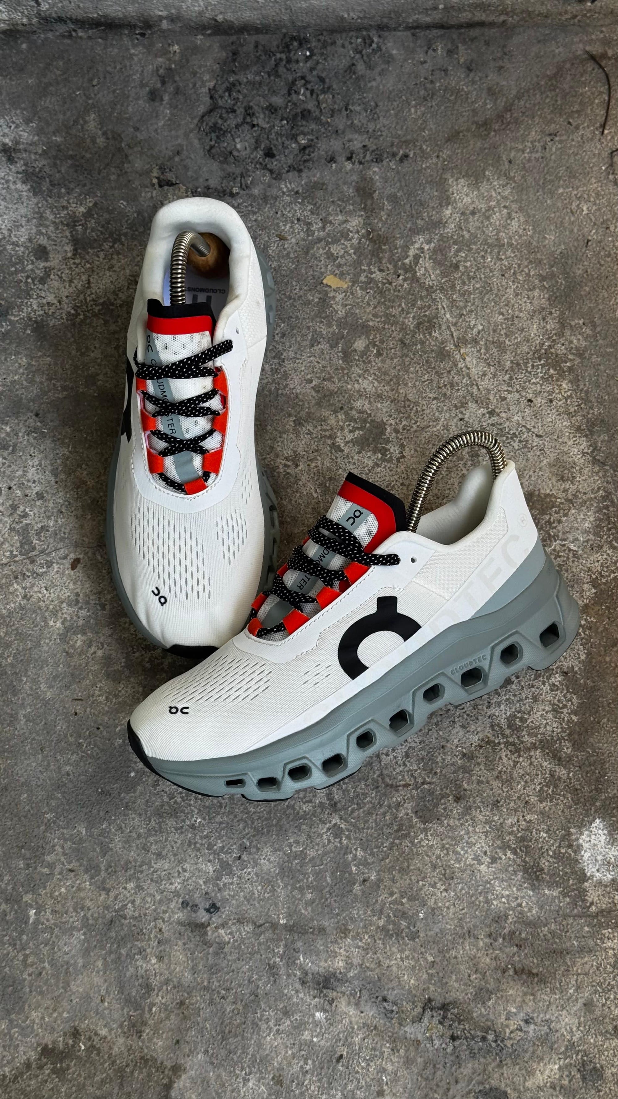 ON CLOUD BLANCO VERDE MILITAR