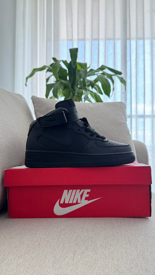 NIKE AF1 BOTA NEGRA