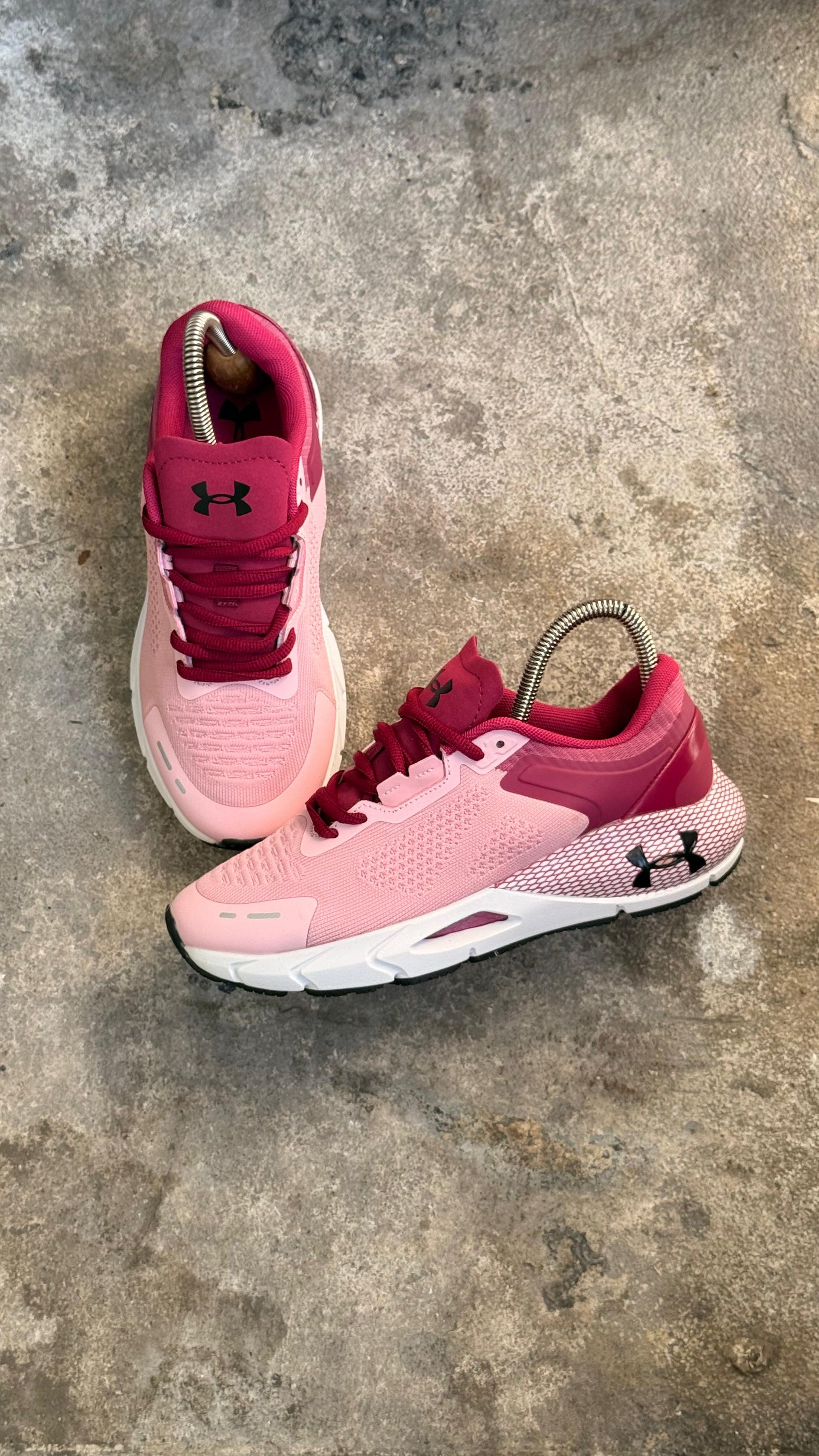UNDER ARMOUR TENIS ROSADO ROSA