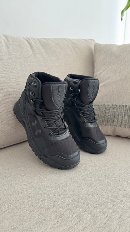 BOTA UNDER ARMOUR NEGRO DAMA