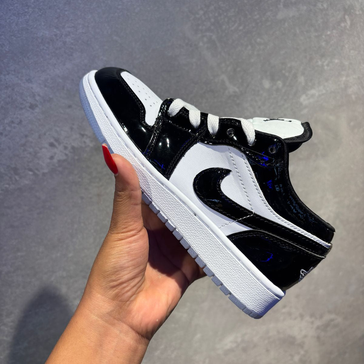 NIKE RETRO 1 LOW NEGRA AZUL