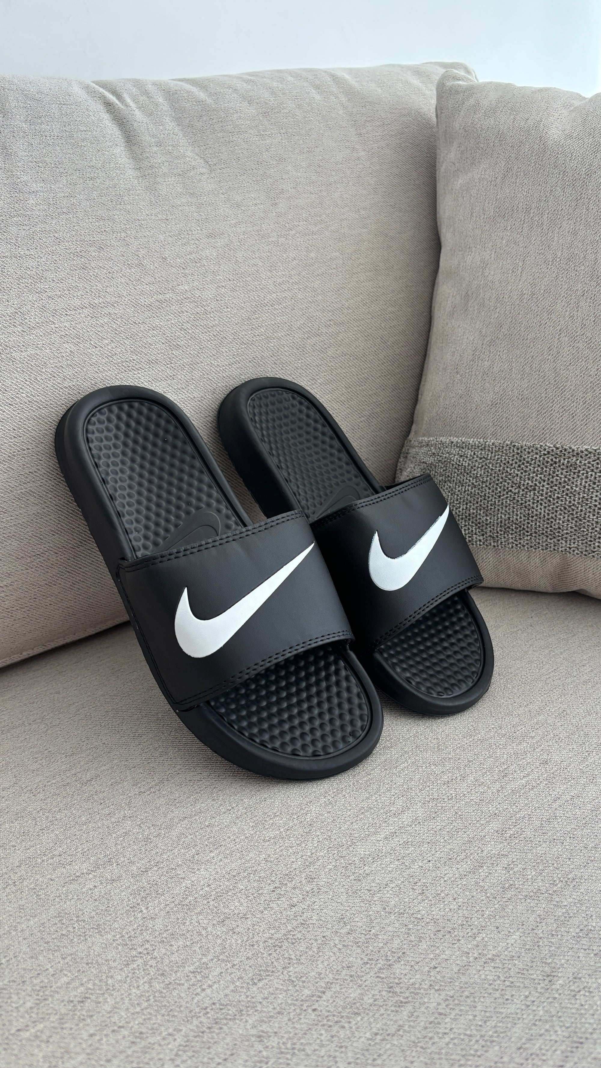 CHANCLA NIKE CLASICA NEGRA