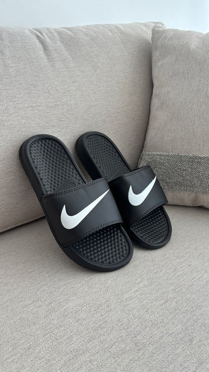 CHANCLA NIKE CLASICA NEGRA