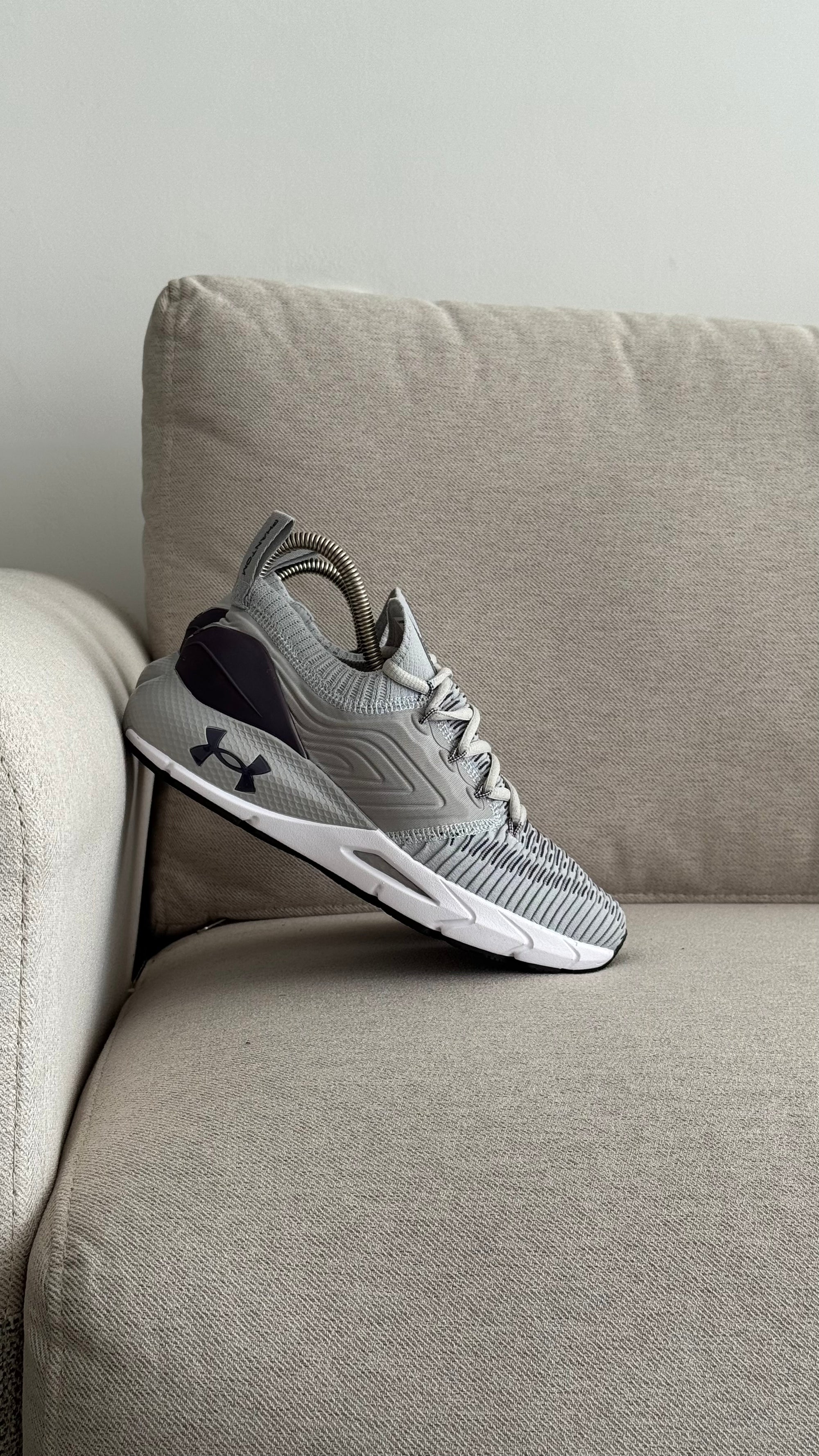 UNDER ARMOUR GRIS MORADO