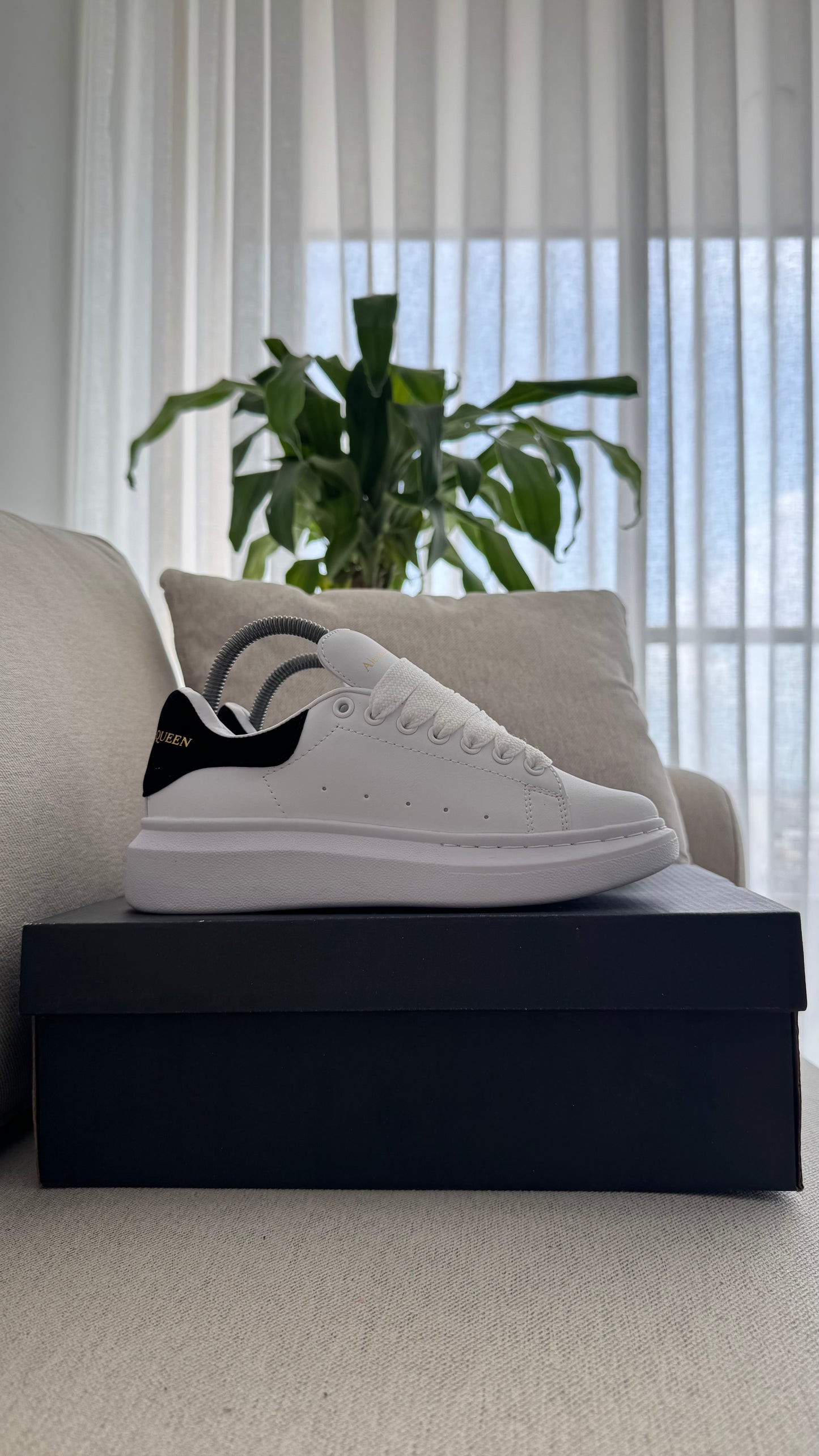 ALEXANDER MCQUEEN CLASICO BLANCO NEGRO